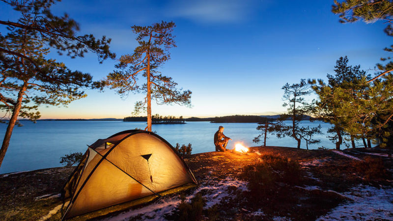Les essentiels du camping d’hiver et les conseils pour le camping par temps froid